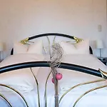 Schlosshof Otel
