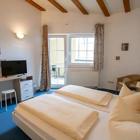 Schlosshof Hotell 3*