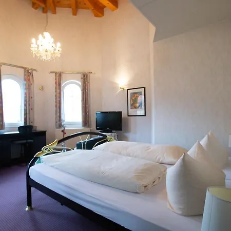 Schlosshof Hotel Dolgesheim