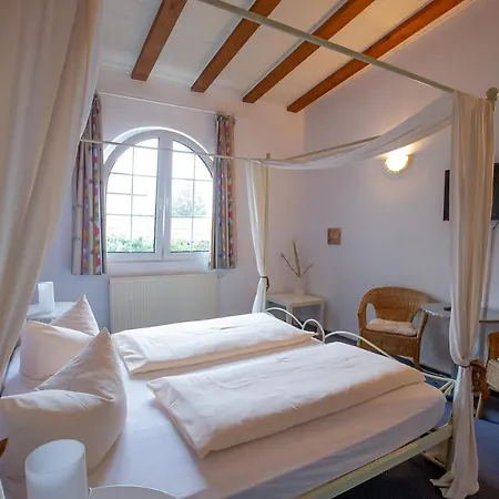 Hotell Schlosshof Dolgesheim