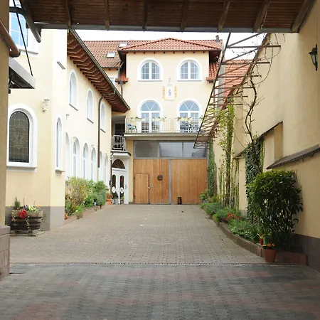 Hotel Schlosshof Dolgesheim