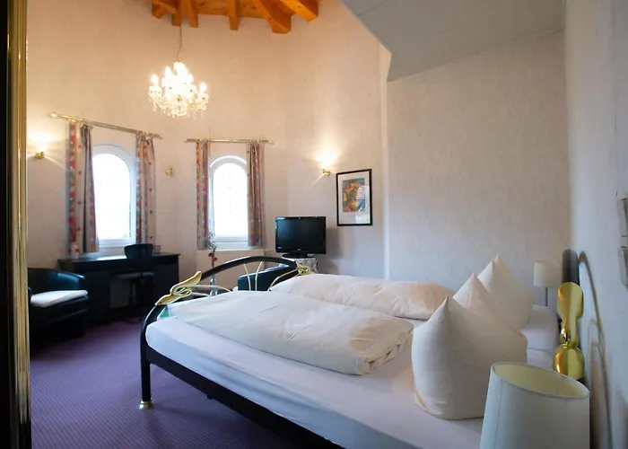 Schlosshof מלון Dolgesheim