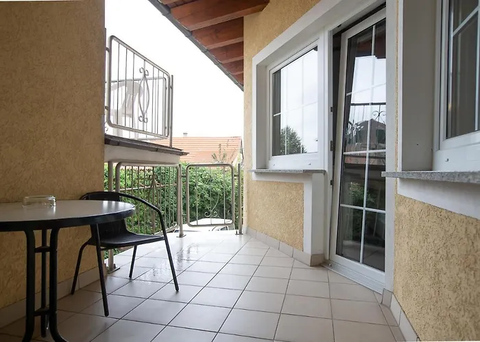 Schlosshof מלון 3*