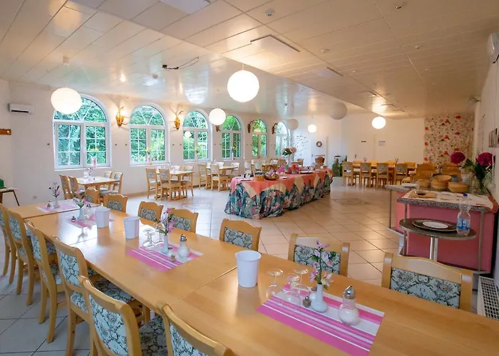 Schlosshof מלון Dolgesheim