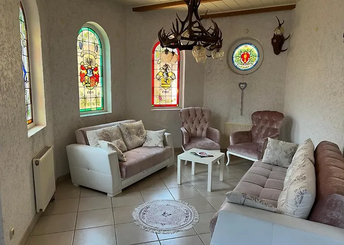 מלון Schlosshof 3*