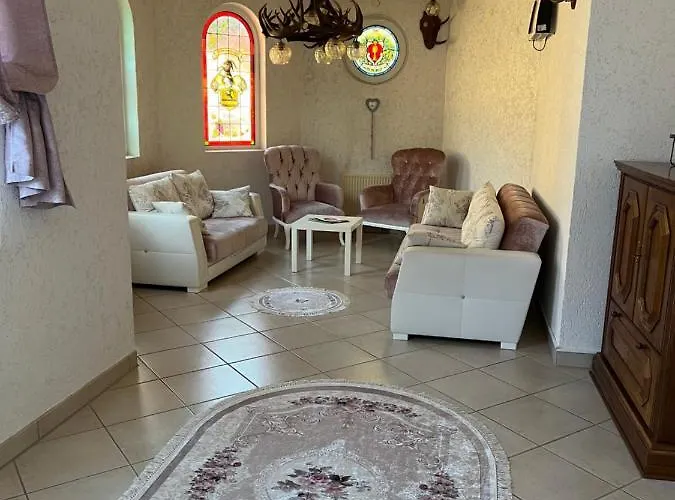 מלון Schlosshof Dolgesheim