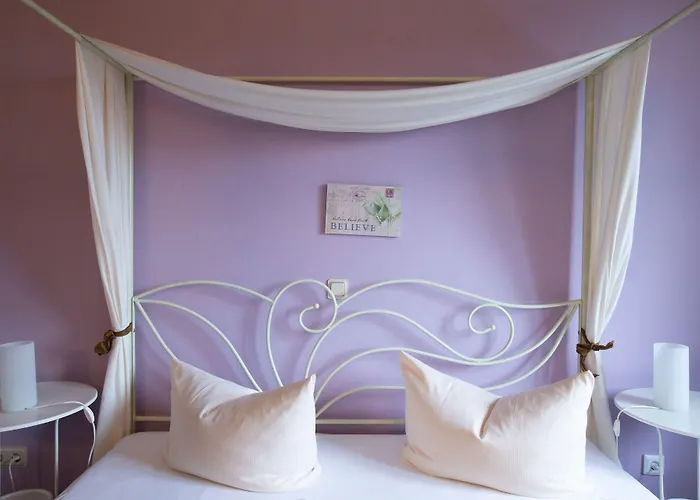 מלון Schlosshof Dolgesheim