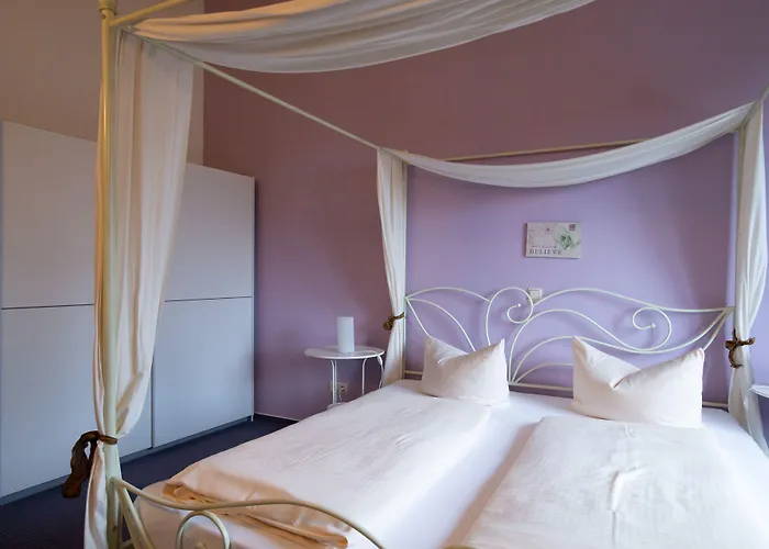 Schlosshof מלון Dolgesheim